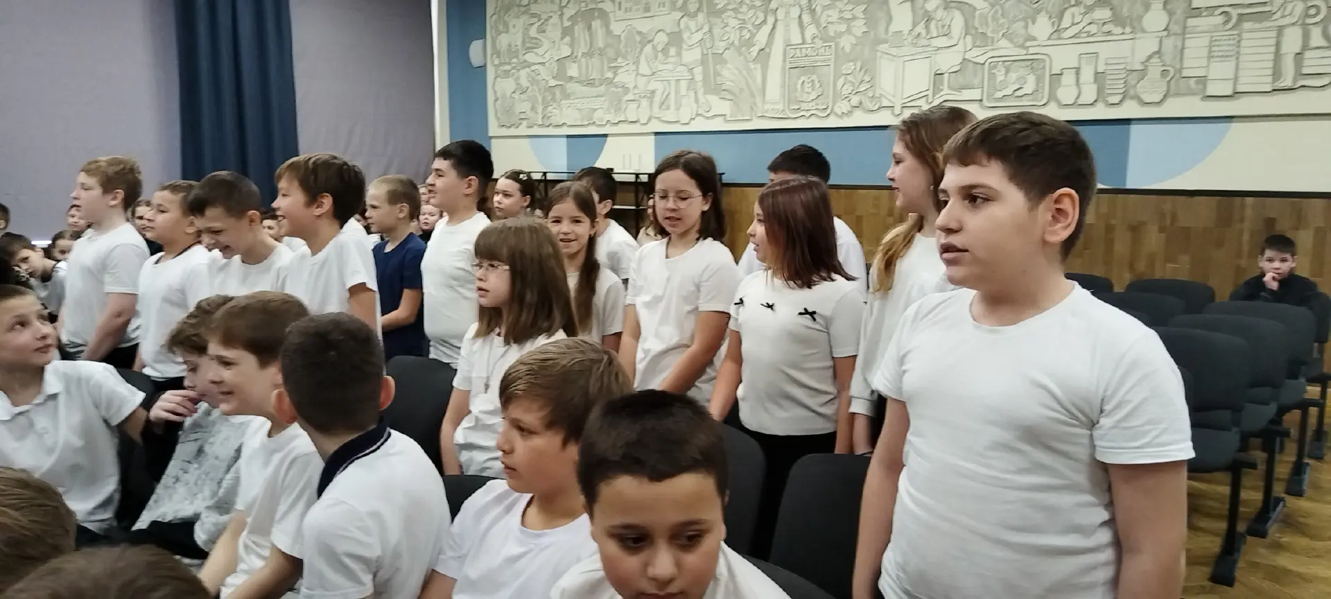 🎤 В лицее —   Песни войны...  На этой неделе в стенах  лицея царит особая атмосфера. Ученики с 3 по 