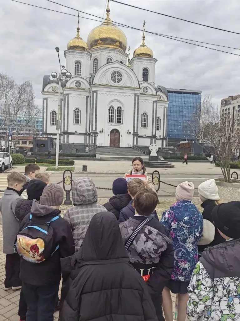 Сегодня учащиеся 4"А"класса побывали на увлекательной экскурсии по родному Краснодару. ⛪Первым пункт