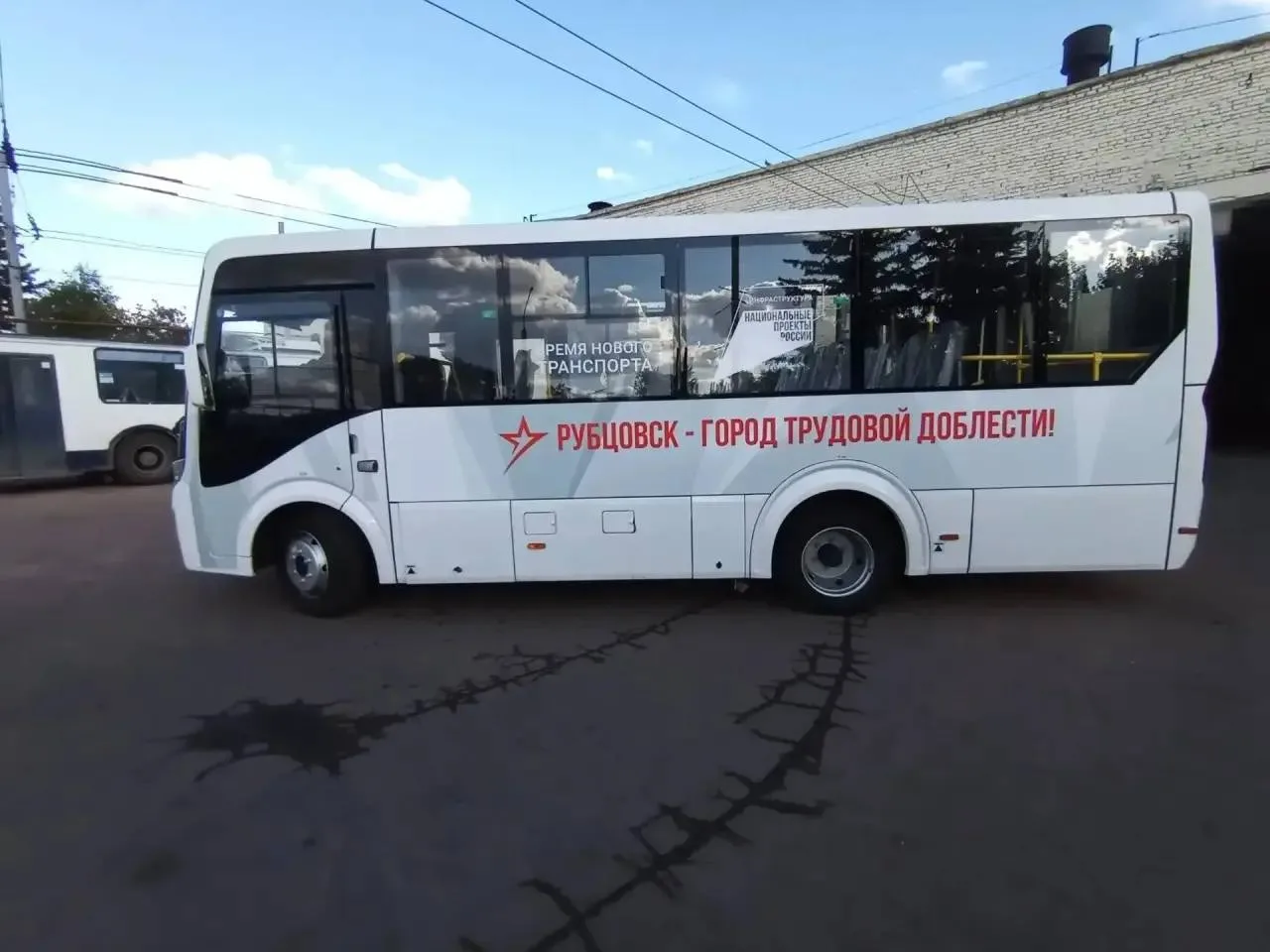 В Рубцовске готовят к выходу на линию восемь новых автобусов