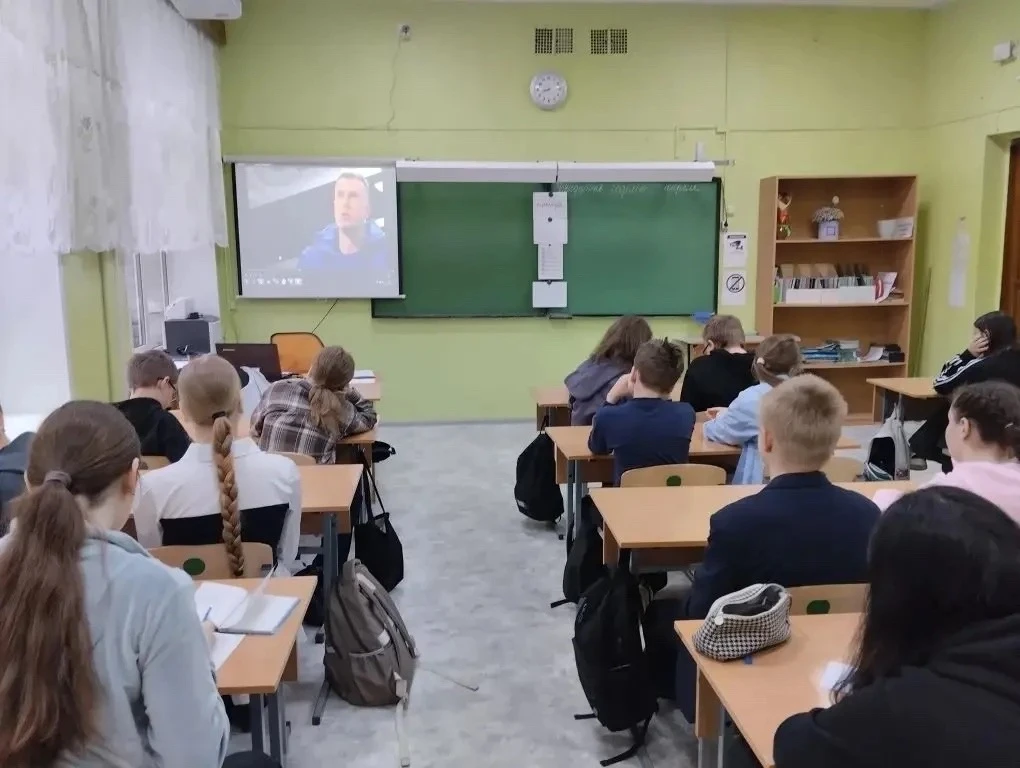 Мир! Труд! Май! 🌸🛠  Вчера в Центре образования – школе № 25 имени Александра Сивагина на внеурочном 