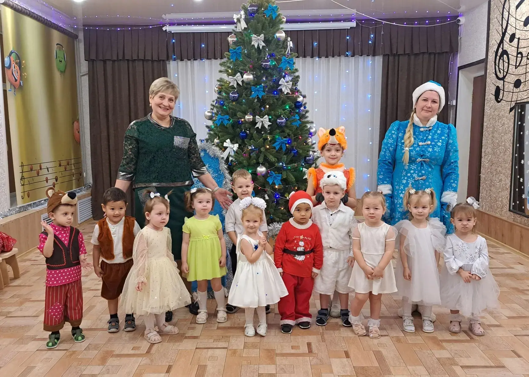 Сегодня прошли первые новогодние праздники в нашем саду!
