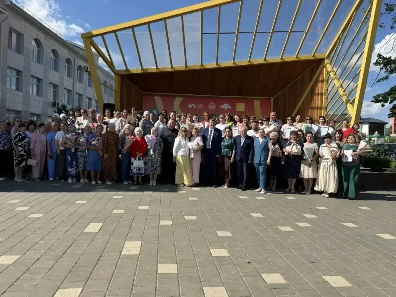 9 июня в Сквере «Театральный» состоялось праздничное мероприятие, посвящённое Дню социа...