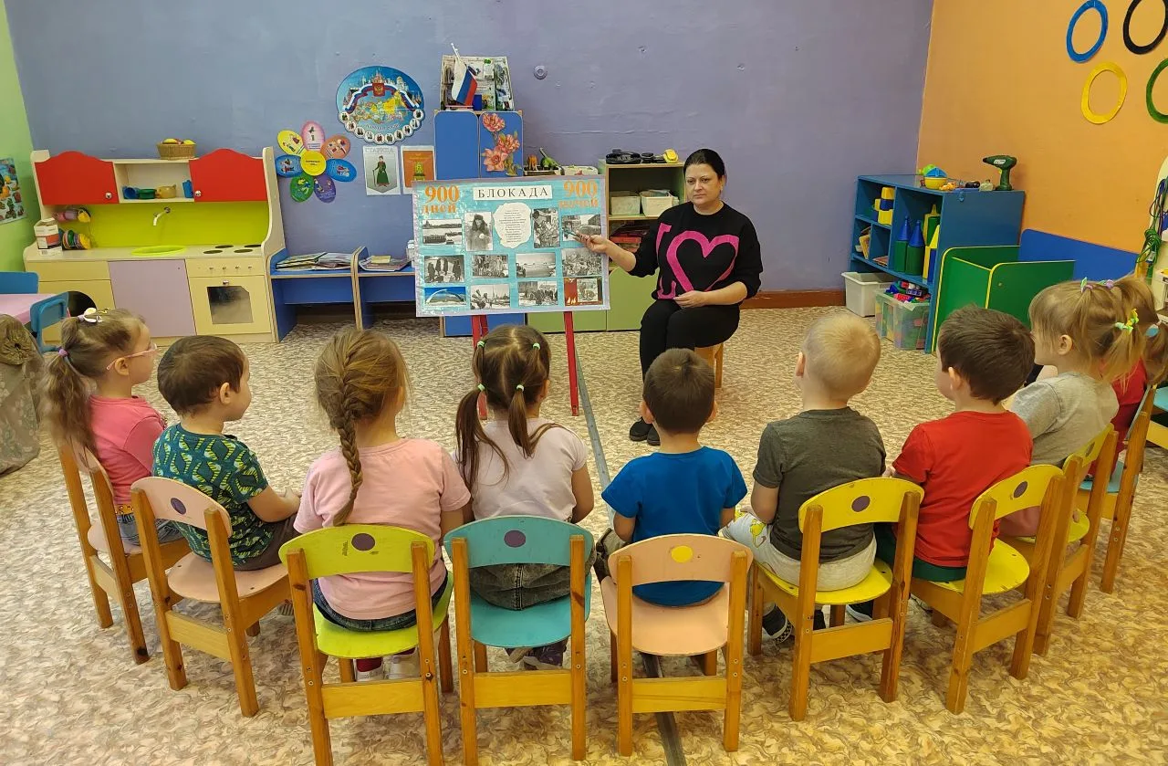 Маленькую ласточку из жести
