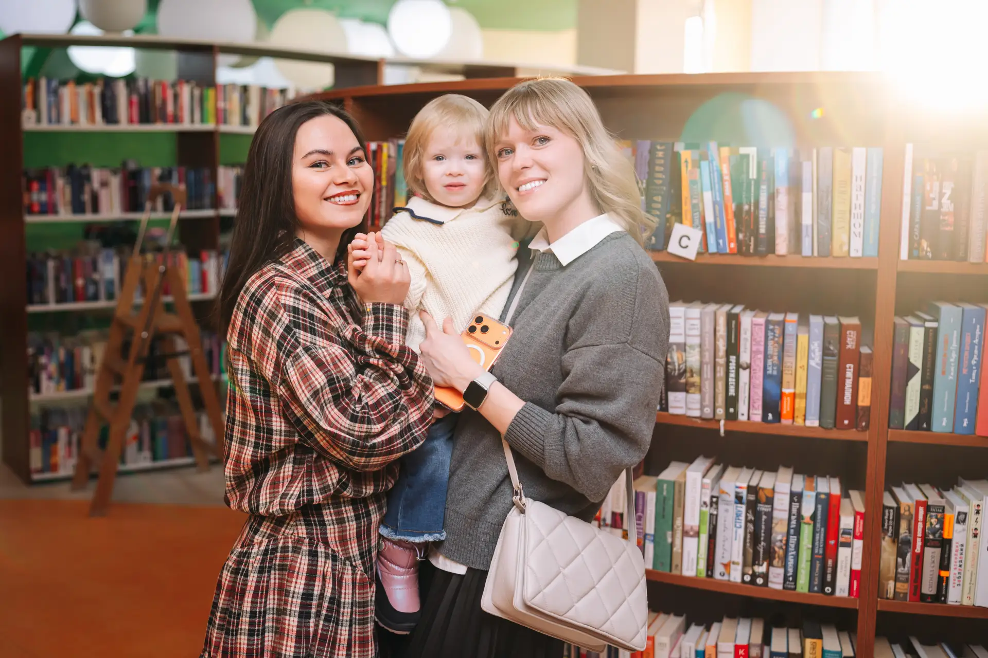 Проверим одну теорию? 😉

Говорят, что в библиотеку приходят только за книгами.
Но мы каждый день ви