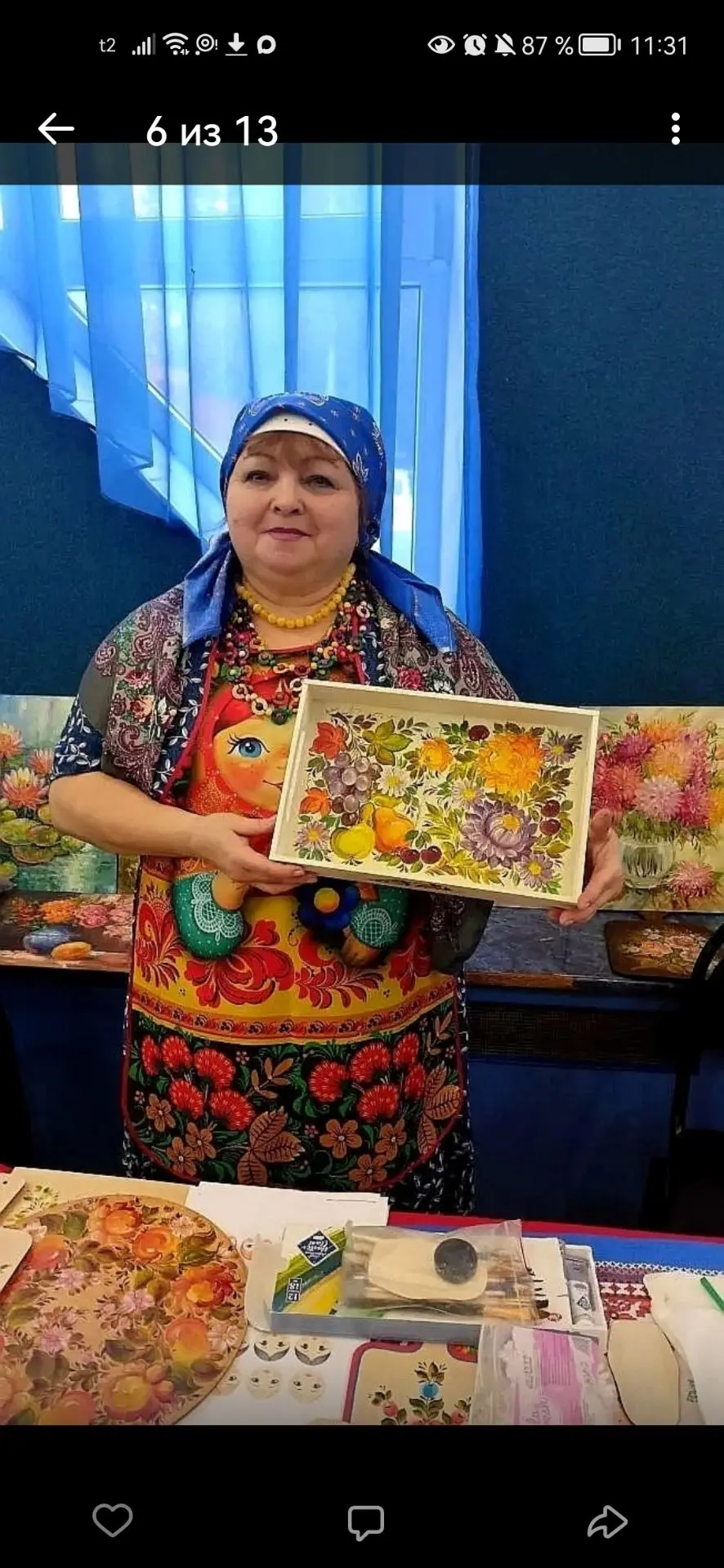 Сегодня у нас в Доме ремёсел  кисточки в стаканах стоят ровнее, а краски на палитрах сияют ярче обыч