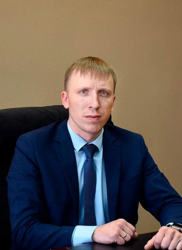 Замглавы Назаровского округа исключили из «Единой России» после угроз расправой местному жителю

Реш