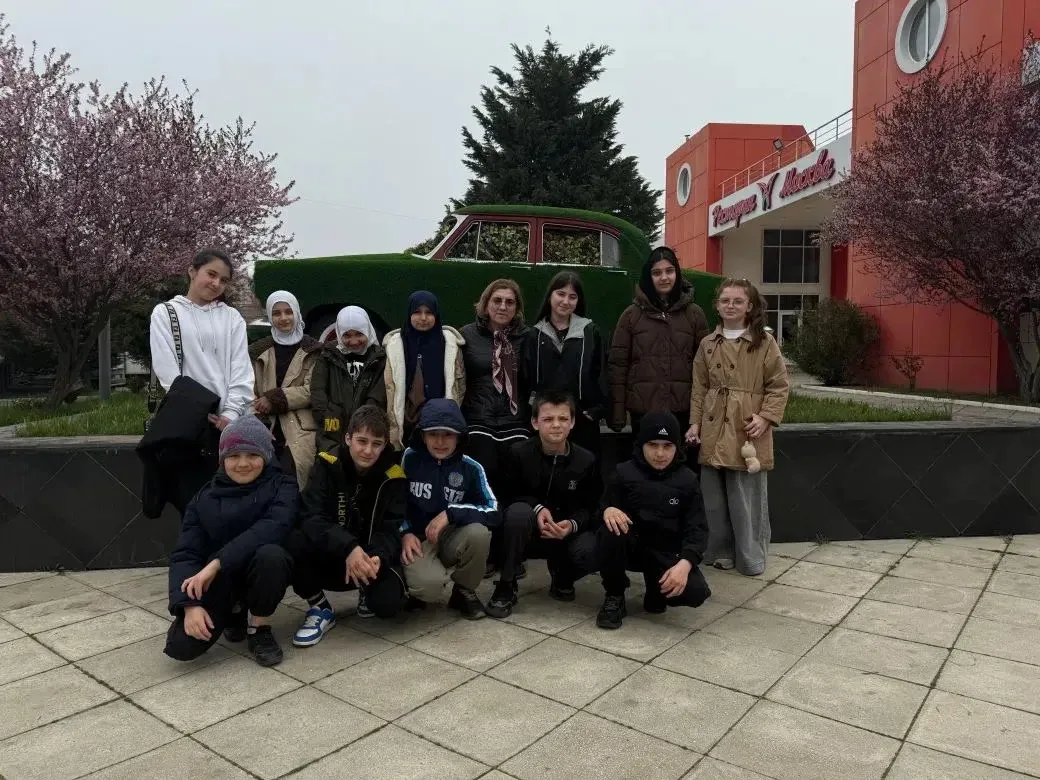 5д класс,культурныйм отдых в г. Махачкала  Посетили кинотеатр и батутный центр  Цели:направлен на ра