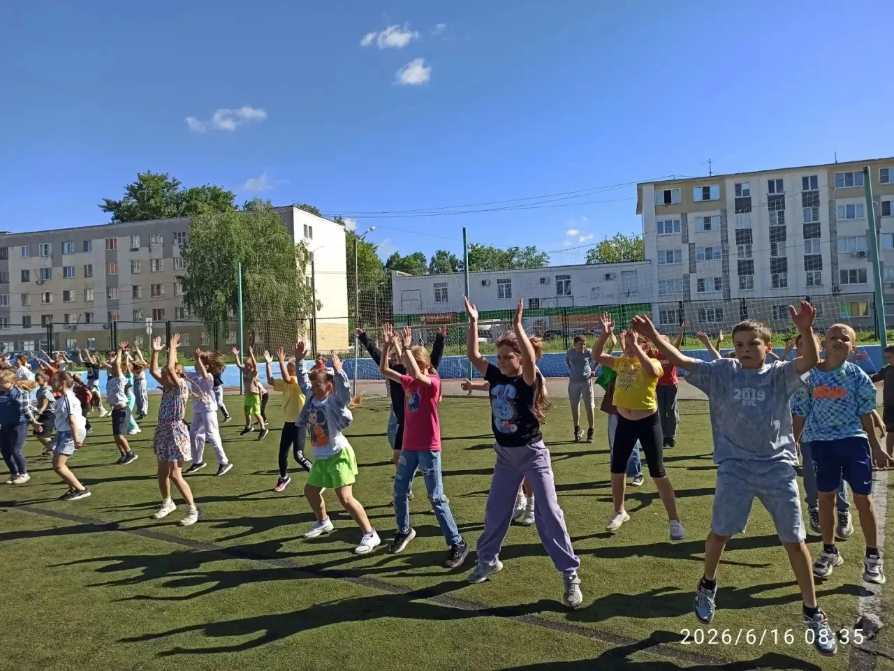 📅 13 день в лагере «Юные Орлята» и «Патриот 28» 📅

☀️ Утро началось с зарядки — заряд бодрости и э