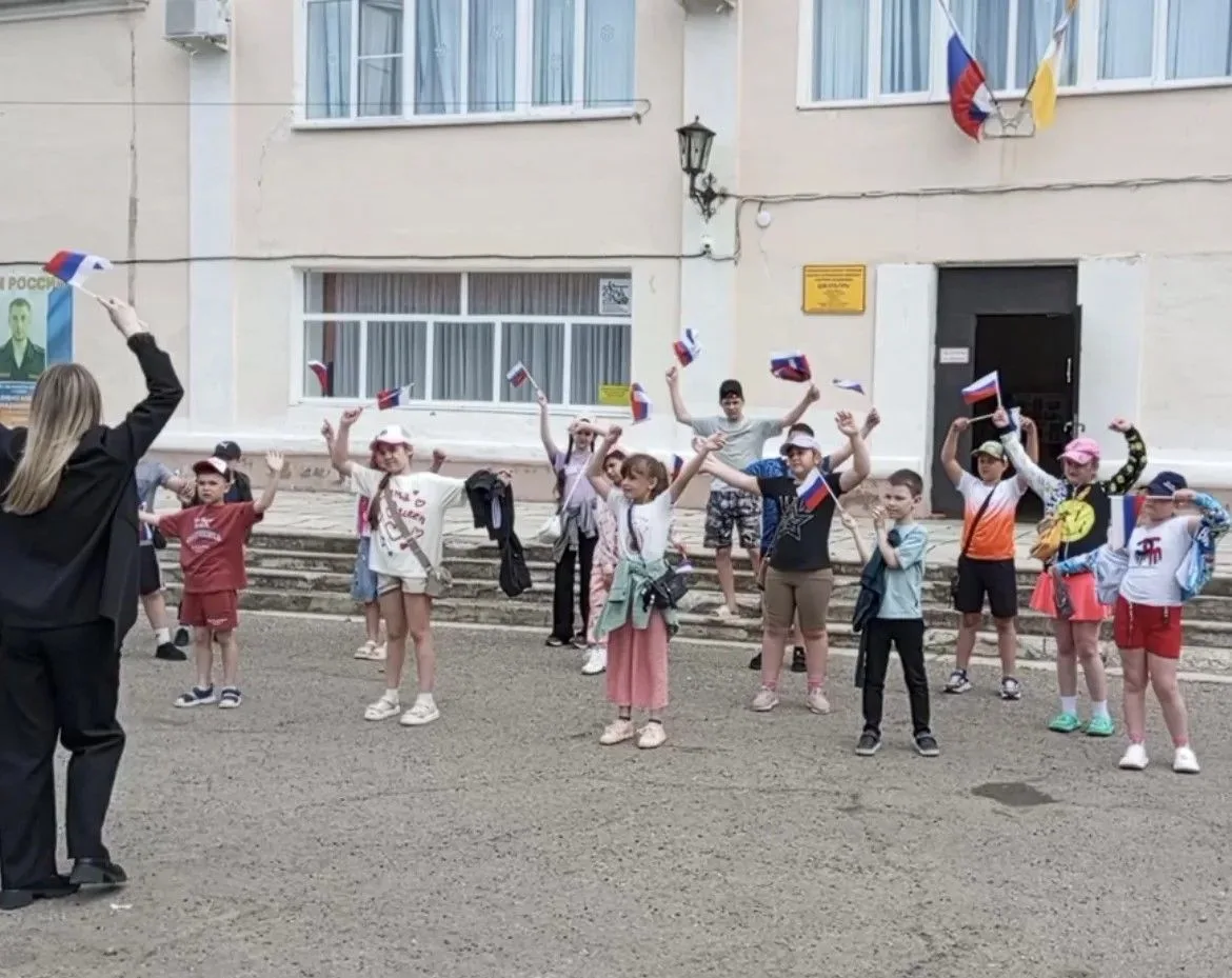 В МКУК  "Бурукшунское СКО" прошла акция  в поддержку Президента России, армии и военнос...