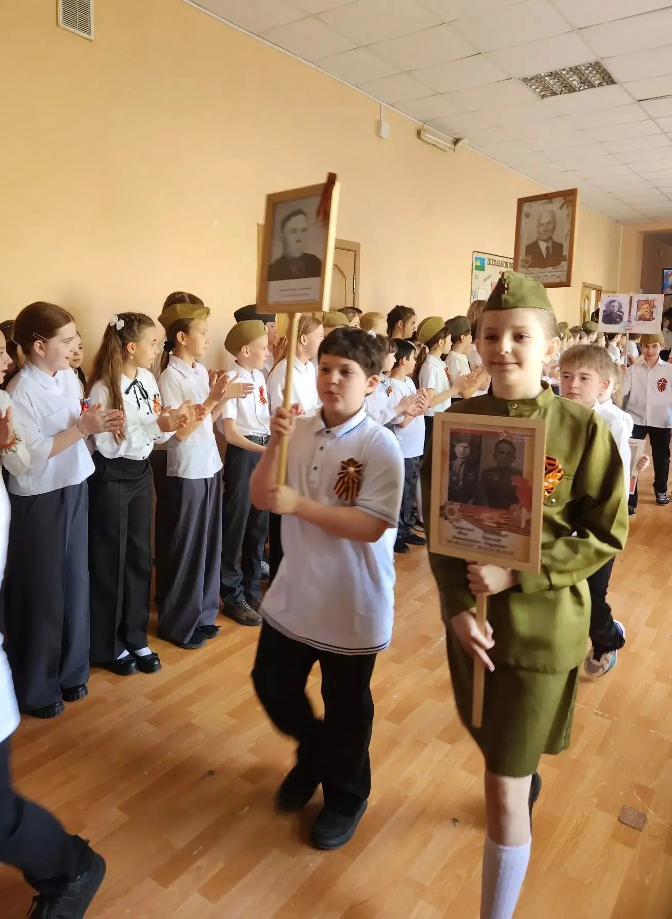 «Бессмертный полк» — живая связь поколений В нашей школе прошла трогательная и значимая акция «Бессм