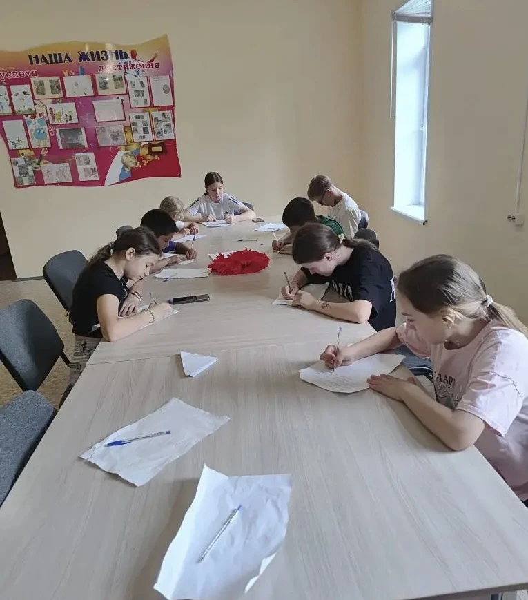 В ДОЛ «Радуга» прошла акция "Письмо ветерану". Ребята из нашего лагеря написали письма ветеранам, со