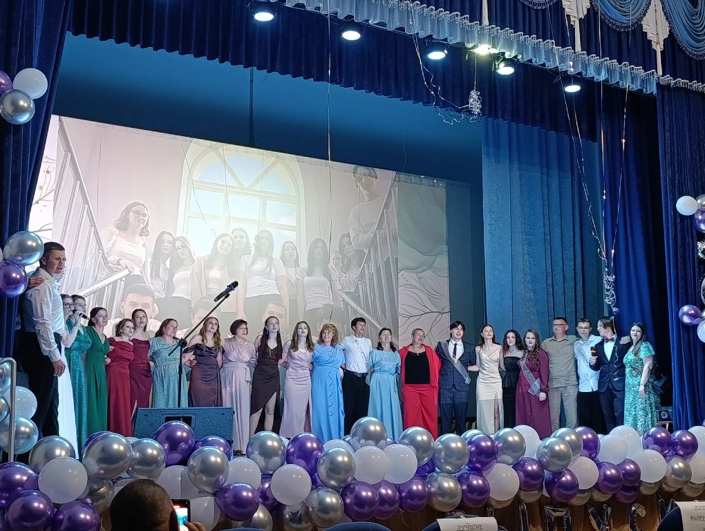 🎉 Торжественный выпускной в 11 классе МБОУ Злынковская СОШ №1! 🎉

❣В этот добрый вечер  царила осо