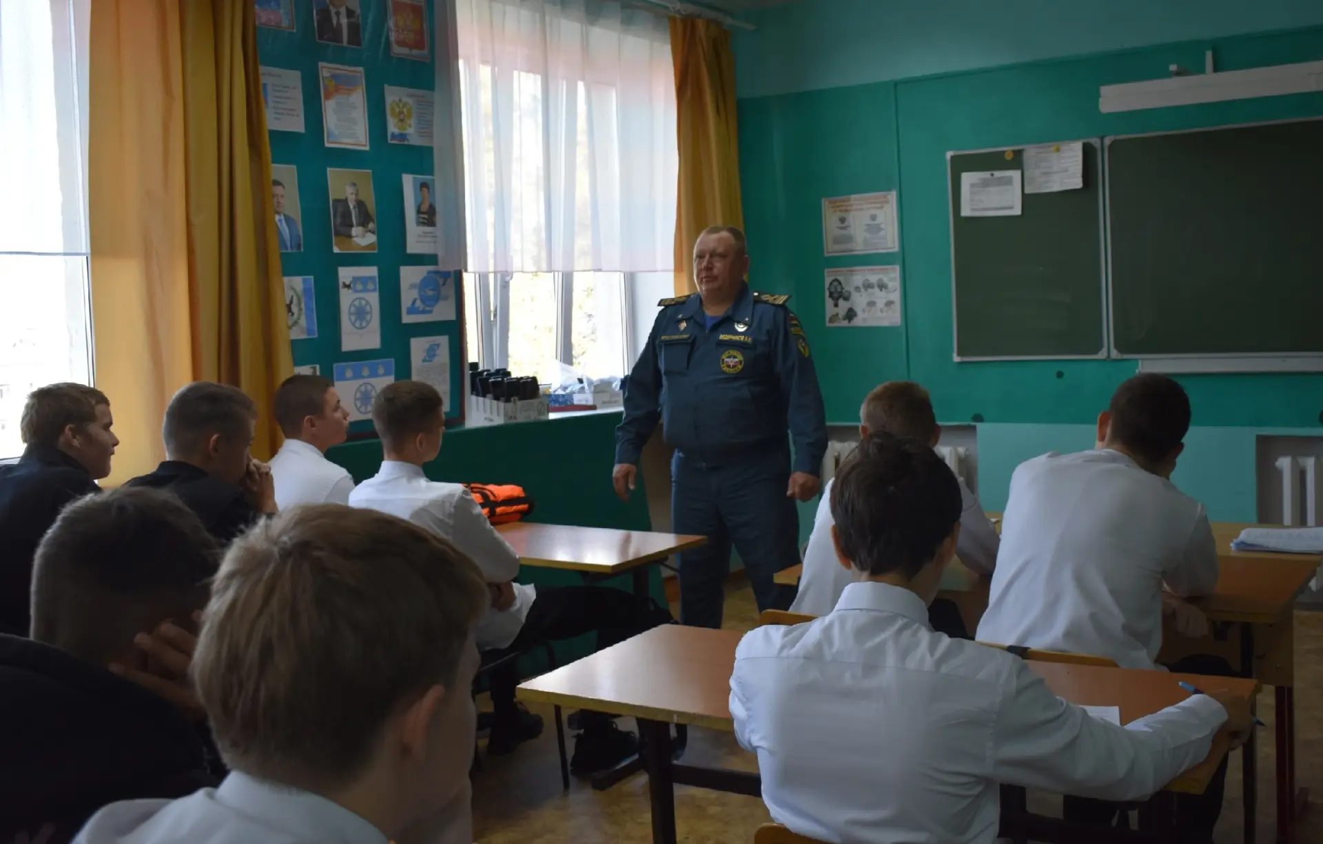🛟 В Зиминском железнодорожном техникуме состоялась познавательная беседа со студентами...
