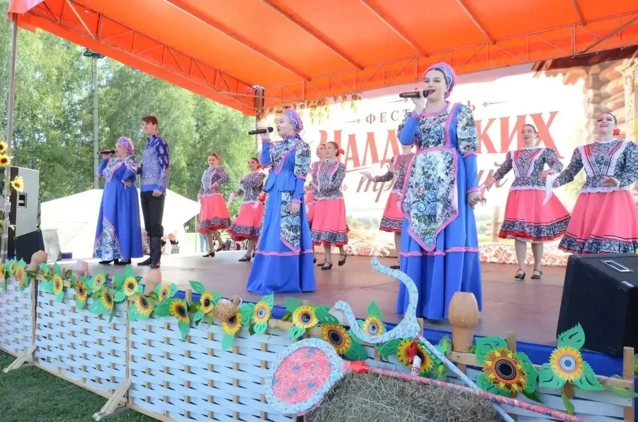В Горьковском районе посетили Фестиваль чалдонских традиций, посвященный 400-летию нача...