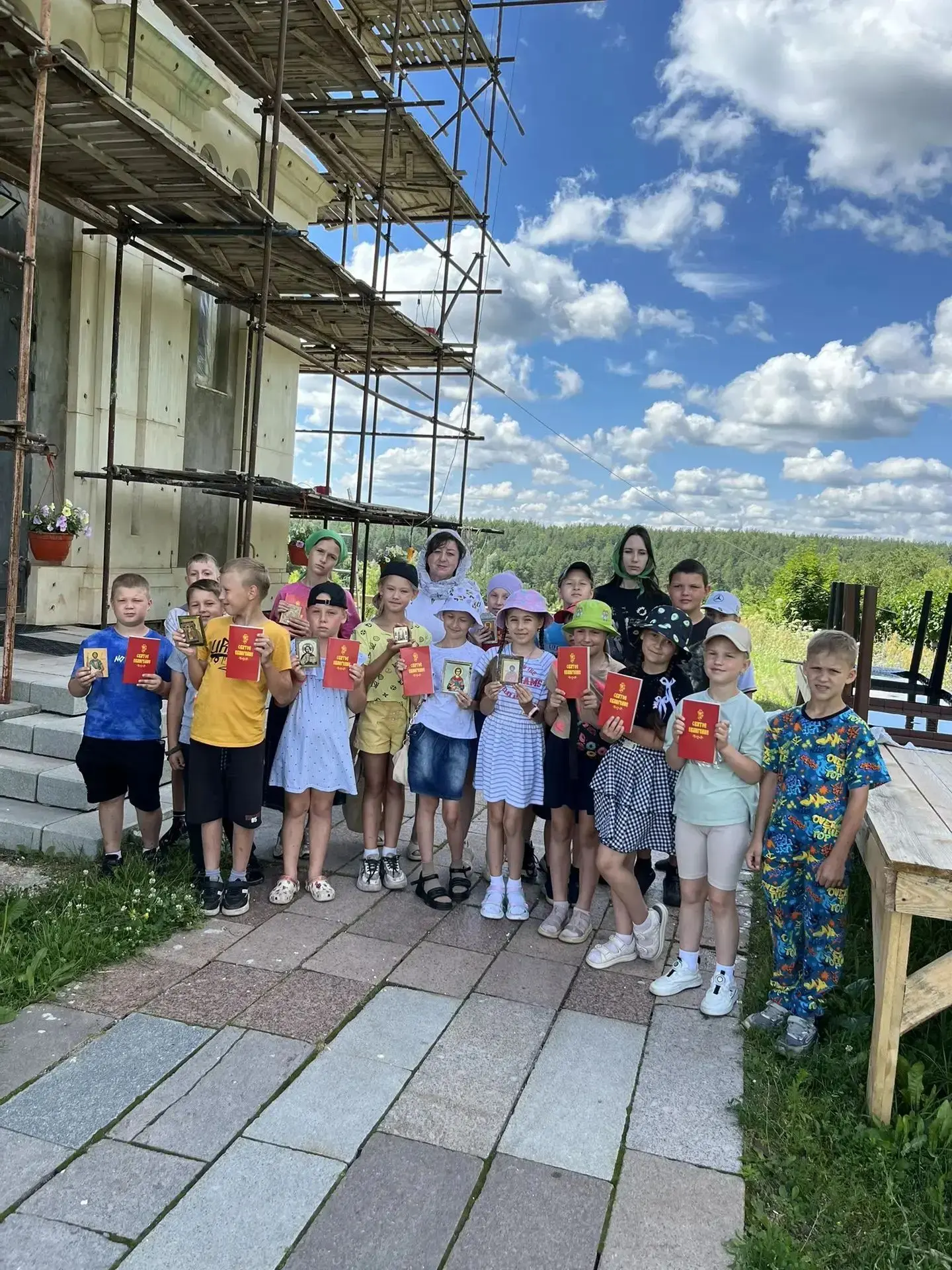 📅⛪ 14 июля ребята из 2 отряда лагеря МБОУ "Красногорбатская СОШ" посетили Покровский на Колпи скит 