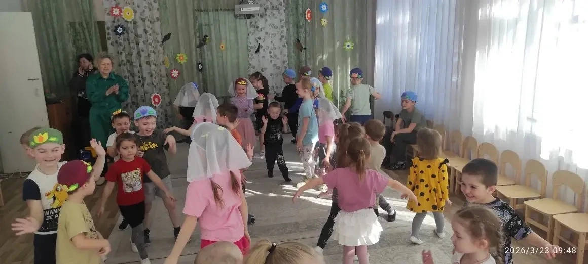 🌿 Весна прилетела на крыльях грачей: яркий праздник! 🐦

Наши воспитанники погрузились в удивительн