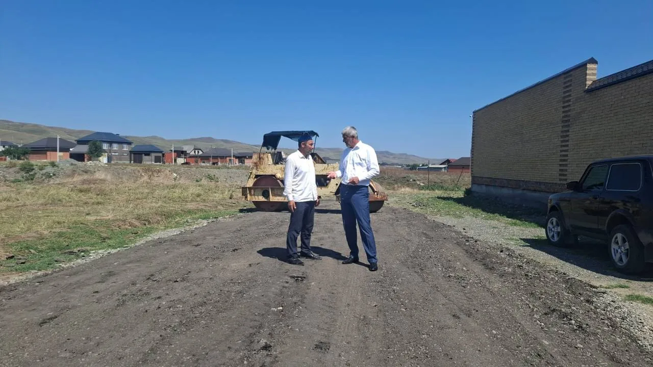 🛣️Житель Сунжи по собственной инициативе благоустроил участок улицы Новая Гайдара