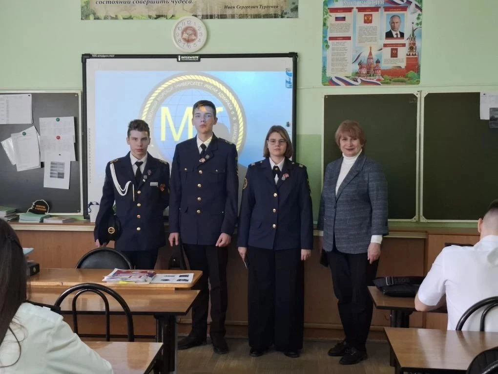«РОССИЯ - МОИ ГОРИЗОНТЫ» 🇷🇺  Четверг традиционно профориентационный день, который обычно начинается 