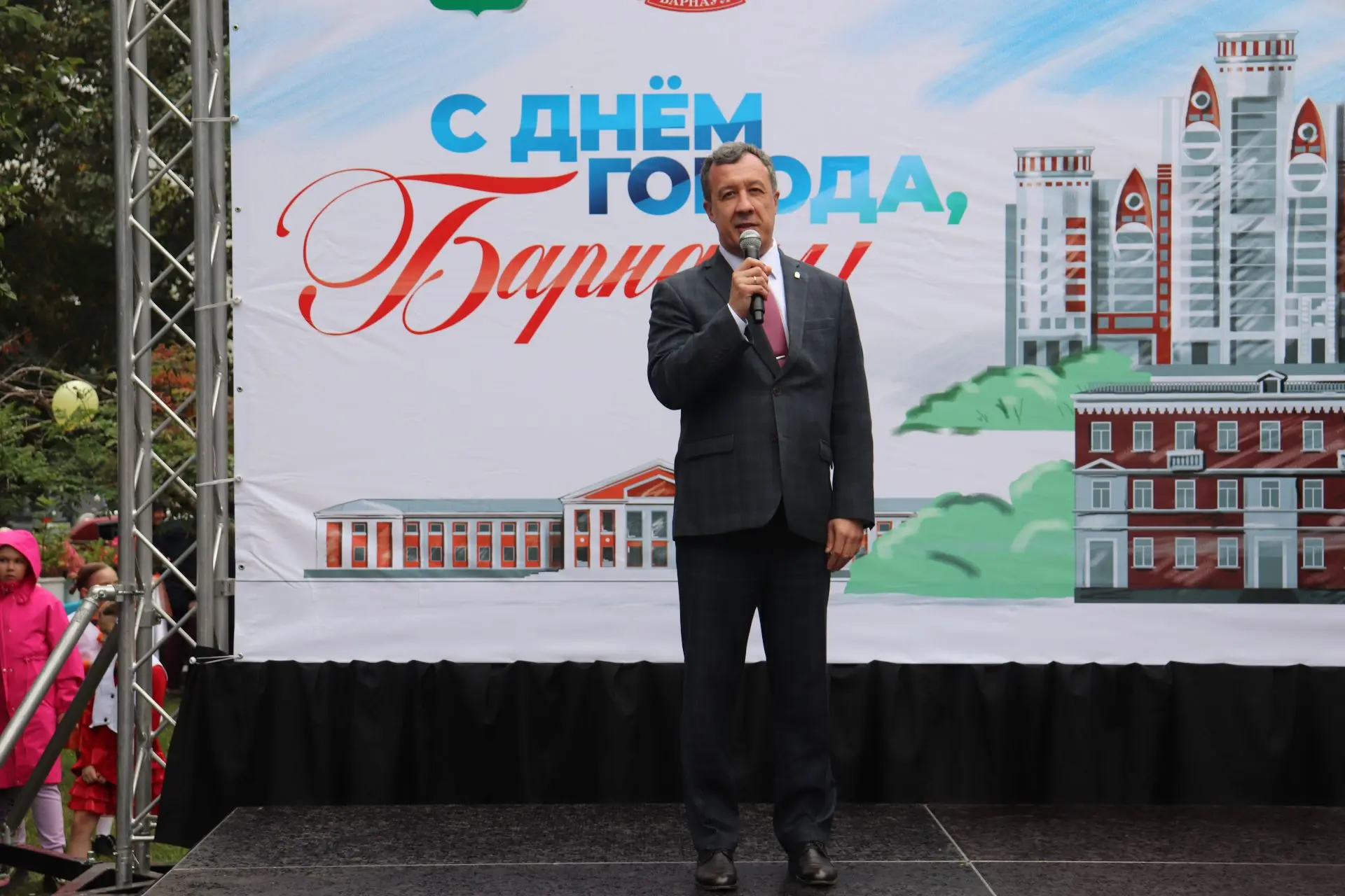«Город, в котором живём, мечтаем и любим!»: в Железнодорожном районе прошла праздничная...