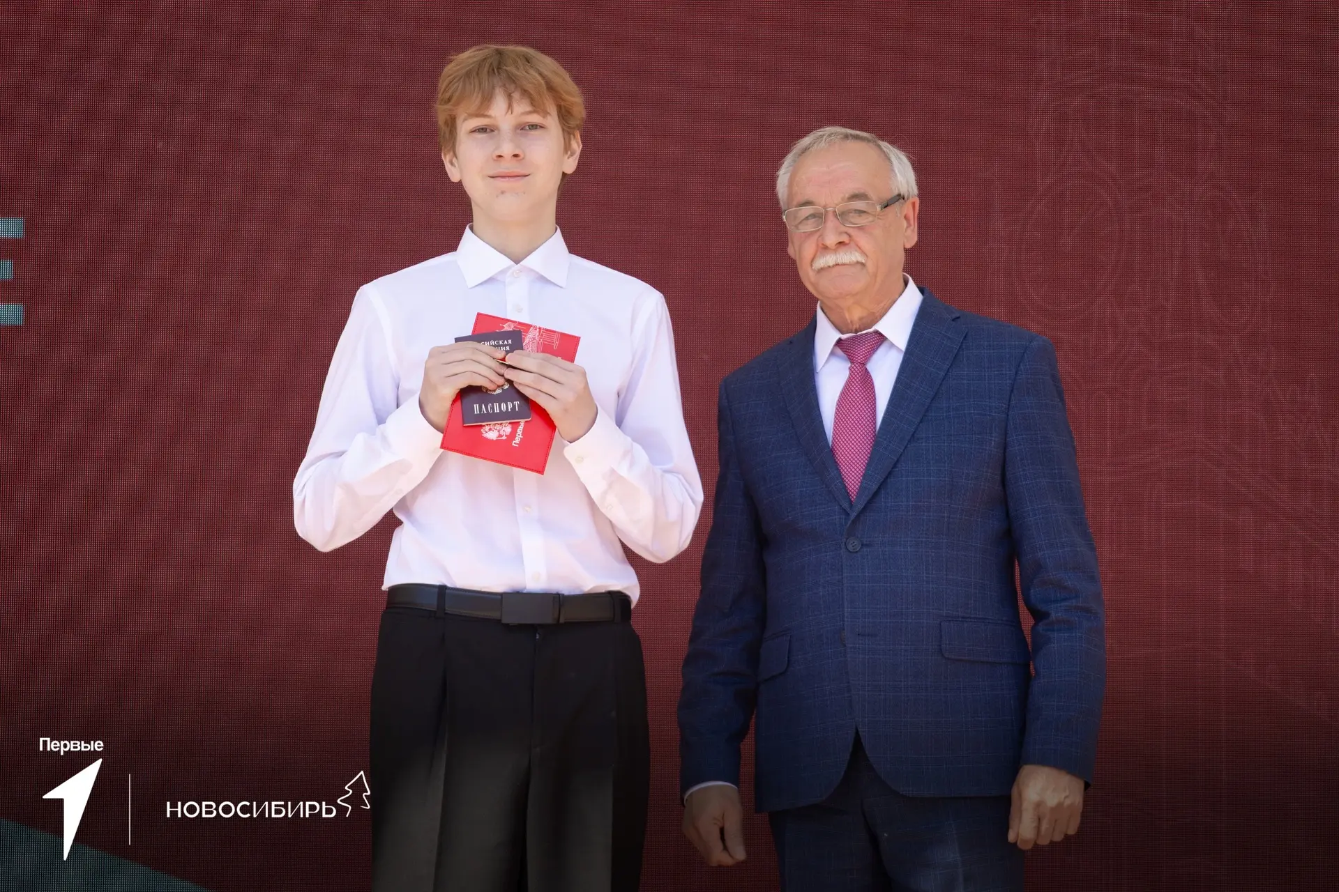 Получили первый паспорт на Фестивале Первых!📕

На Фестивале Движения Первых состоялась торжественна