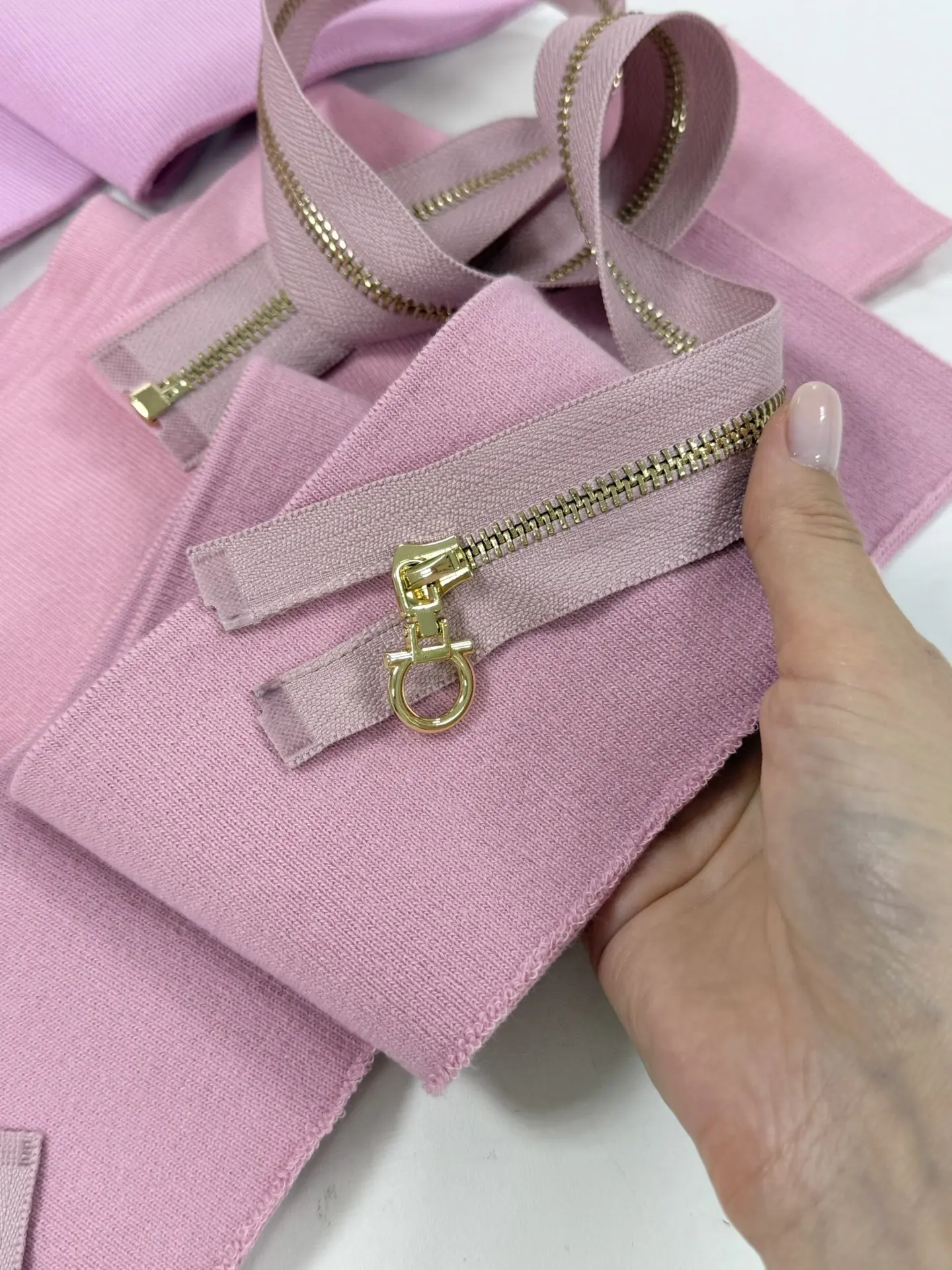 Розовый подбор на спортивный костюм🌸