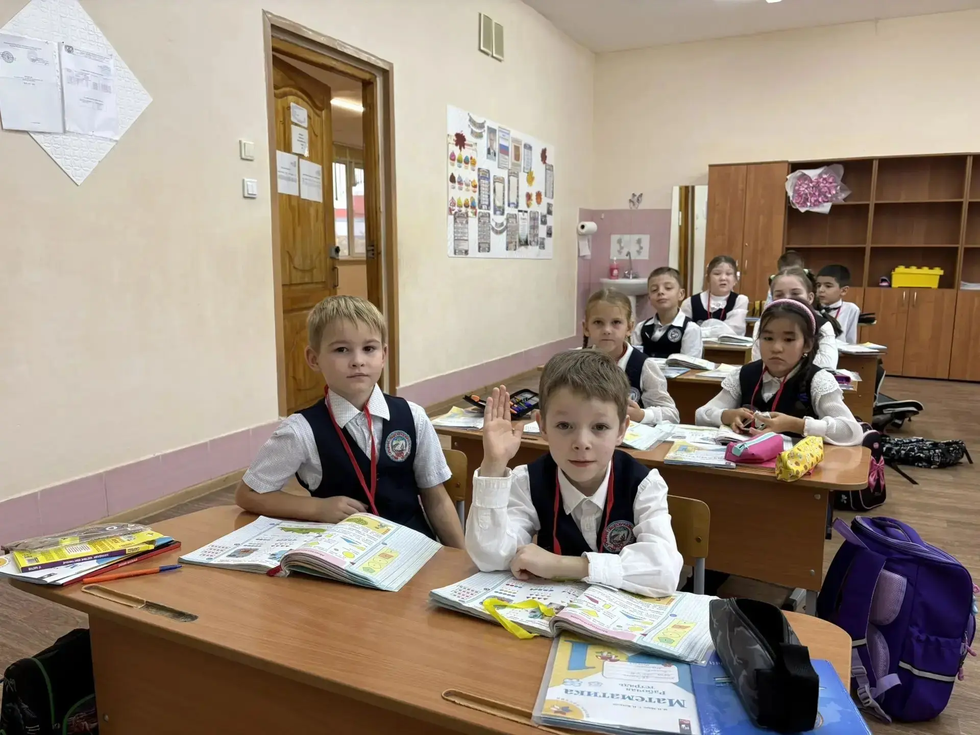 Сегодня в нашей школе особенный день — День самоуправления! Уроки ведут не учителя, а н...