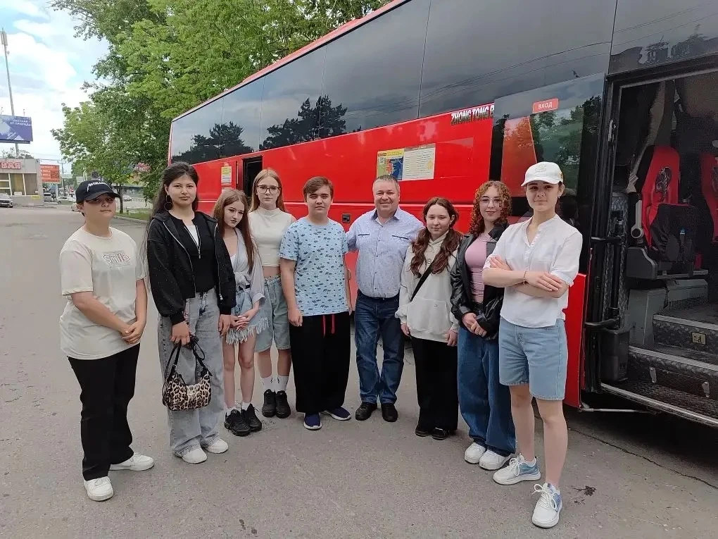 🇷🇺 Больше, чем путешествие.

В День России по всей стране ребята, победители проекта «Единство нар