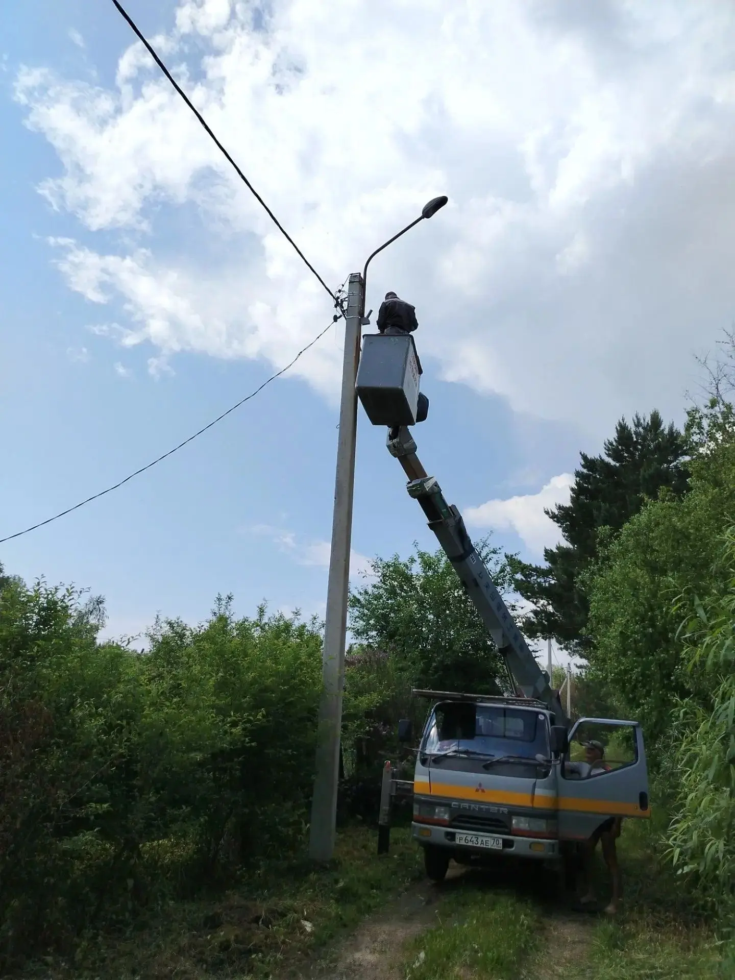 На прошедших выходных в рамках программы по благоустройству и повышению безопасности на территории д