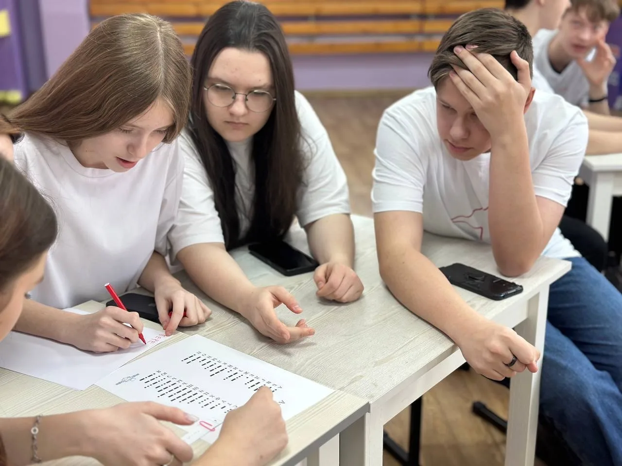 🧠 Интеллектуально-творческая игра «Команда Первых»!  Сегодня ученики 9-х классов нашей школы приняли