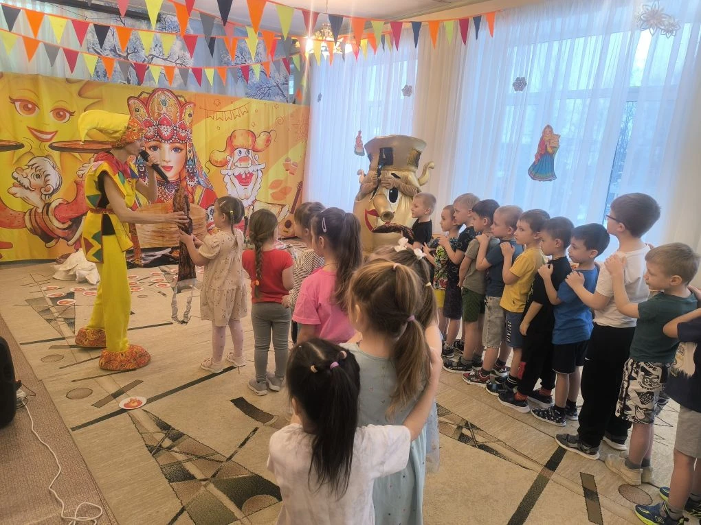 Сегодня в нашем детском саду прошёл увлекательный праздничный квест, посвящённый Маслен...