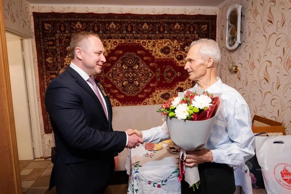 Руководители Уральской Стали поздравили тех, кто пережил концлагеря и блокаду Ленинграда.   В гостях