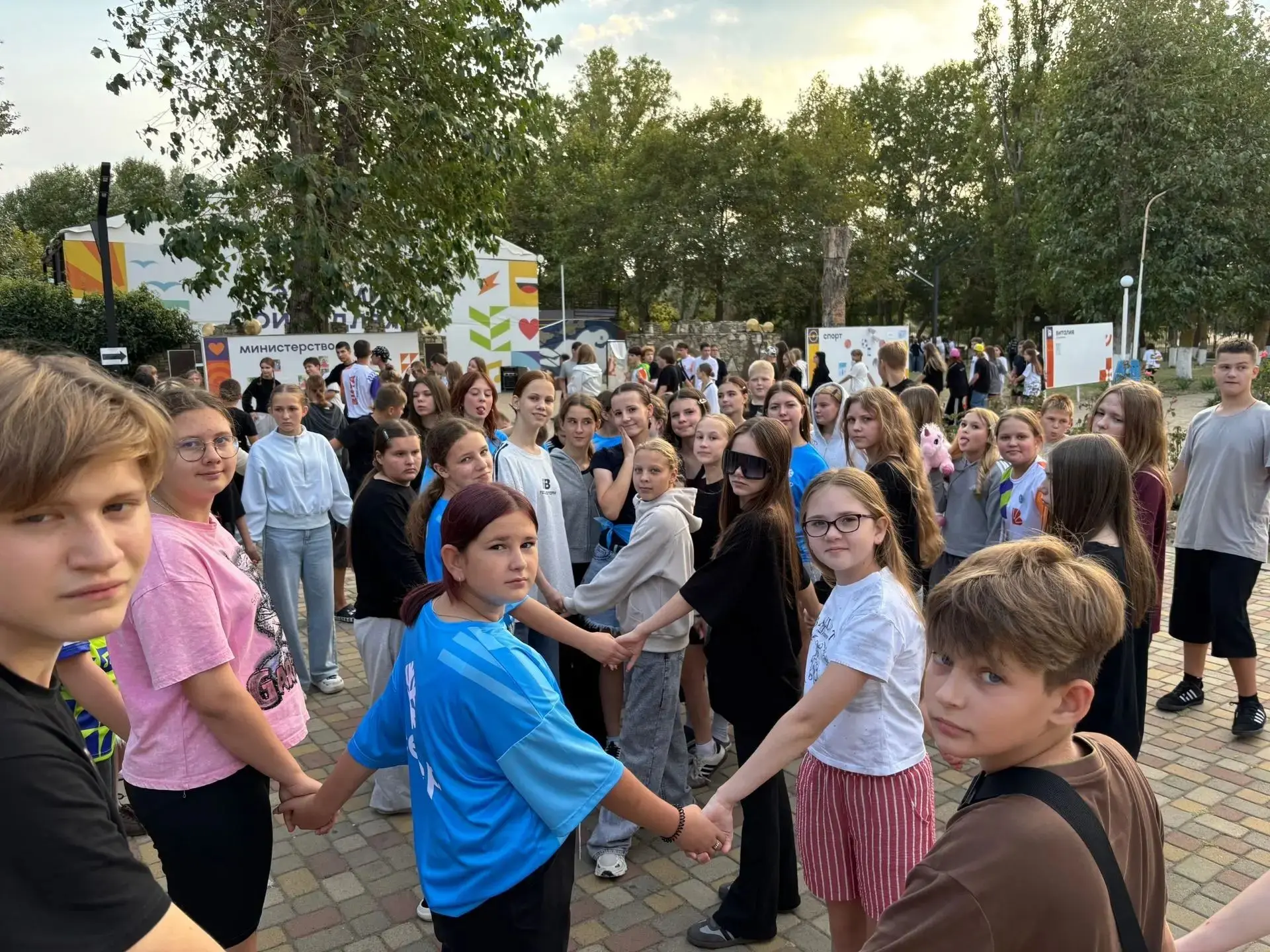 Наши ребята отдыхают на  побережье Чёрного моря.