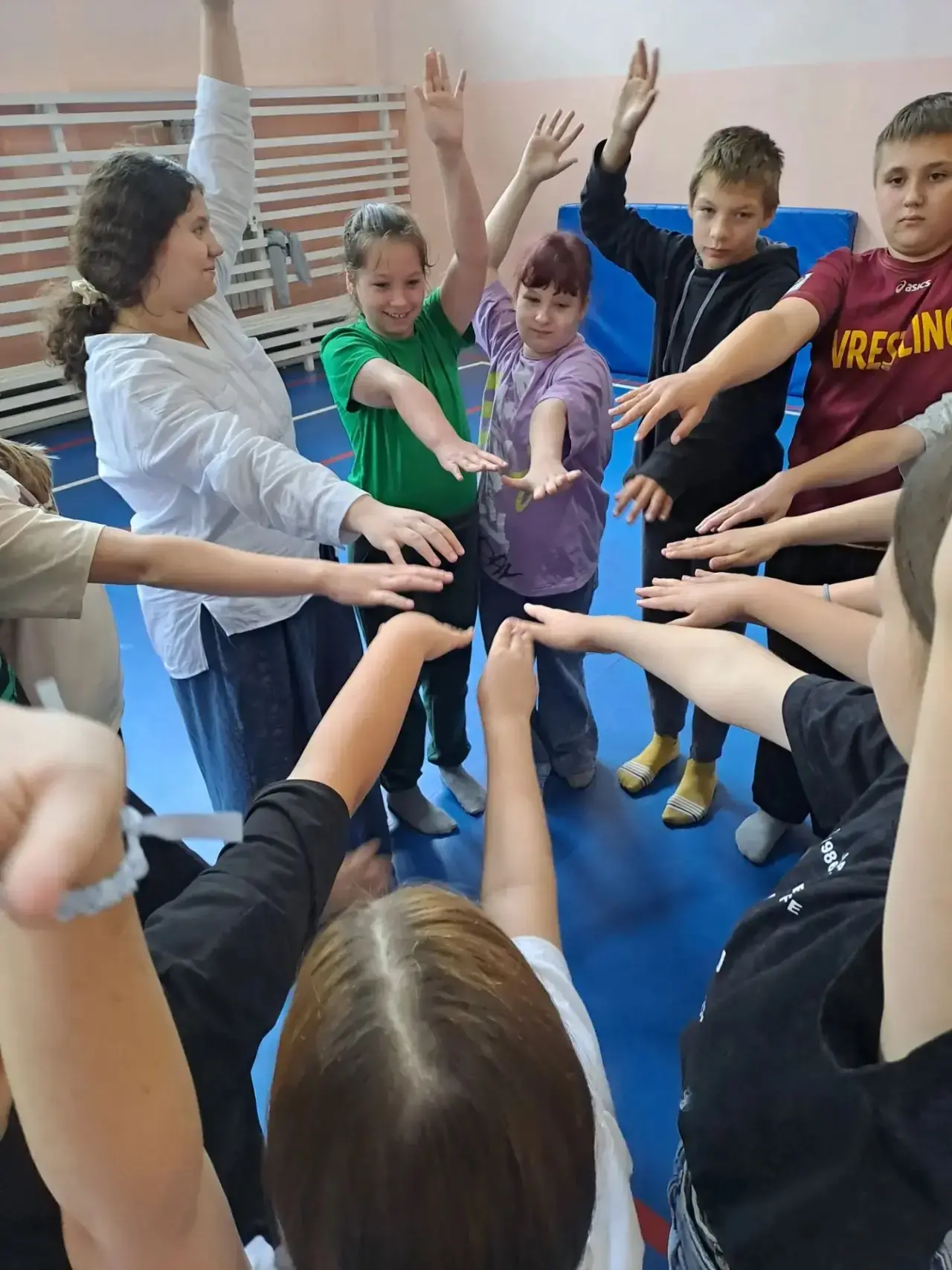 💪В здоровом теле — здоровый дух! 
Сегодня в программе нашего школьного летнего лагеря «Радуга» сост