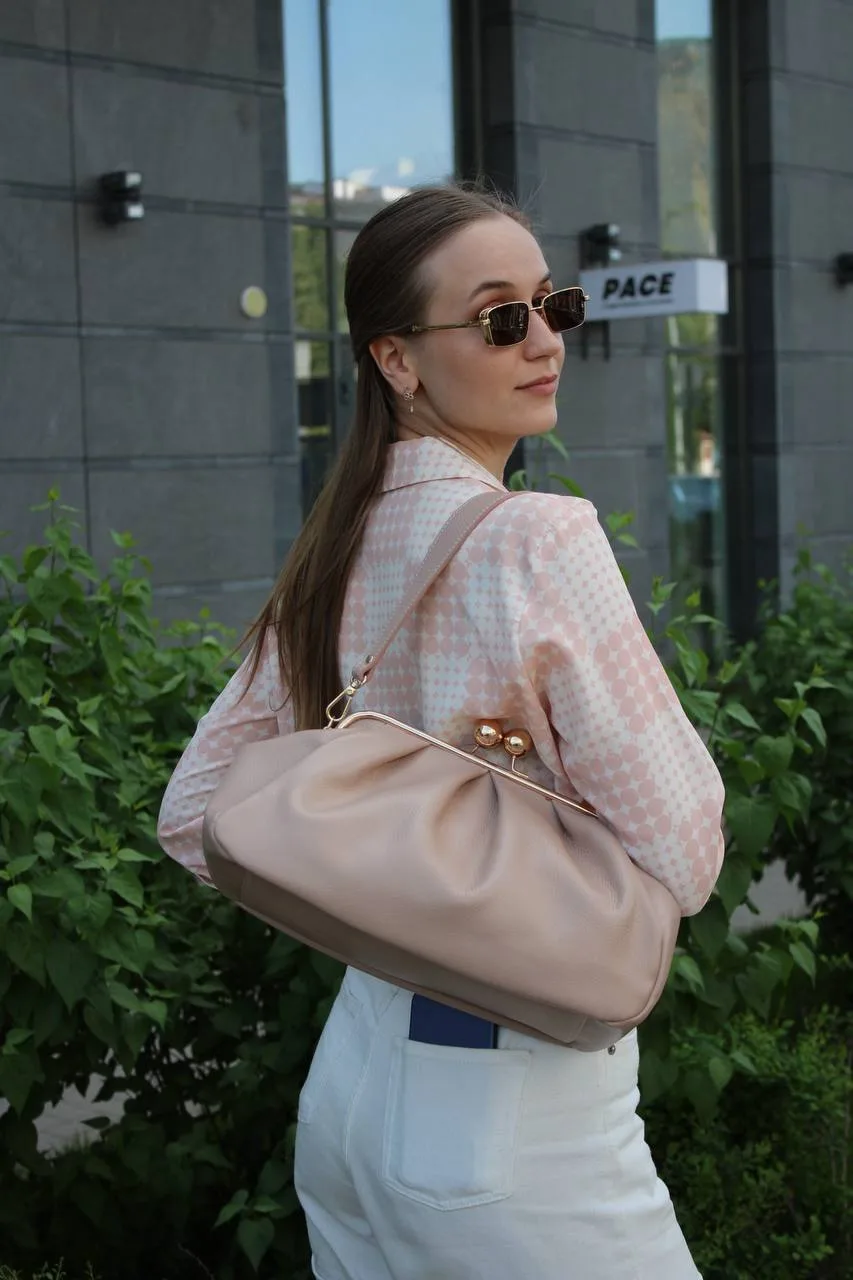 Сумка клатч из натуральной кожи в элегантном дизайне✨

Цена 13.690₽
Размер 36/13/19
Артикул 52L

Нап