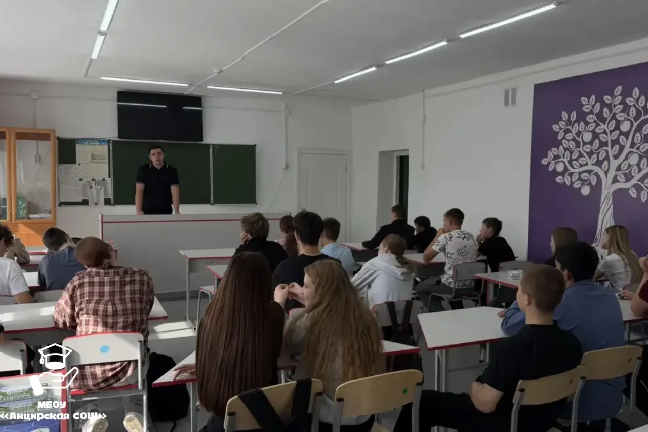 🚦🛑 Безопасность на дорогах — ответственность каждого: важная встреча с инспектором ГА...