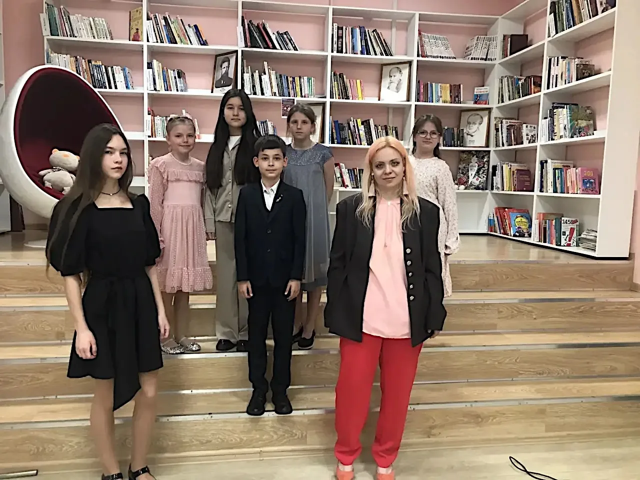 #БАТАЙСКАЯМУЗЫКАЛЬНАЯШКОЛАN1

В уютном зале детской библиотеки имени Крупской прошел камерный, но оч