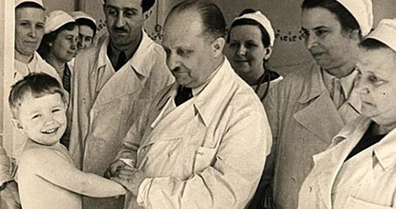 28 июля 1885 утвердили устав Общества детских врачей

Оно стало вторым в мире после Германии. Инициа