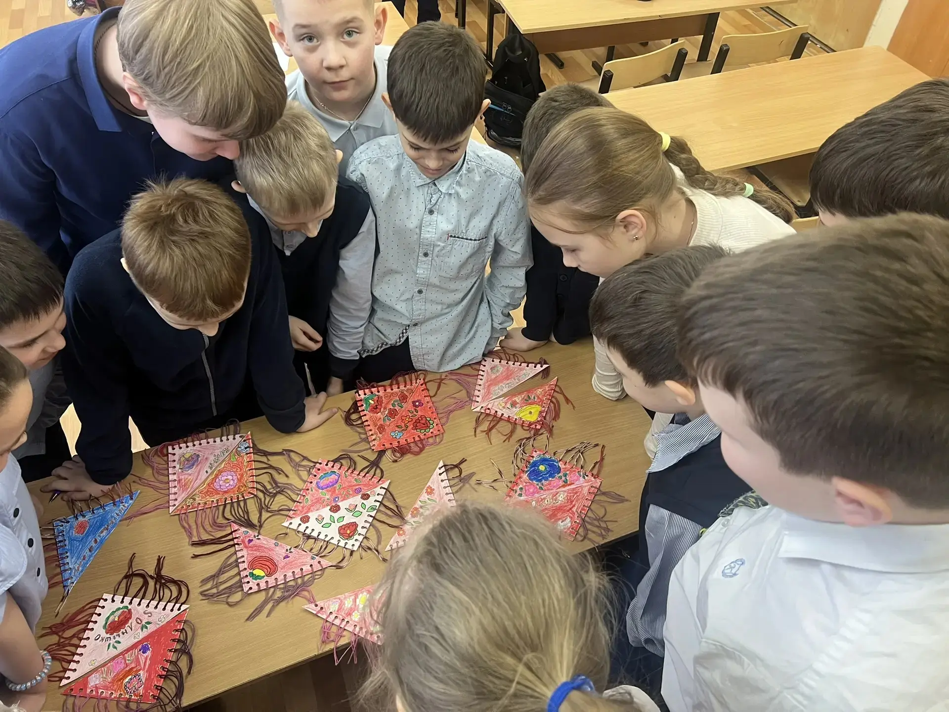 🧶 «Неделя народных промыслов Подмосковья».       В 3 классе прошёл необычный урок, посвящённый павло
