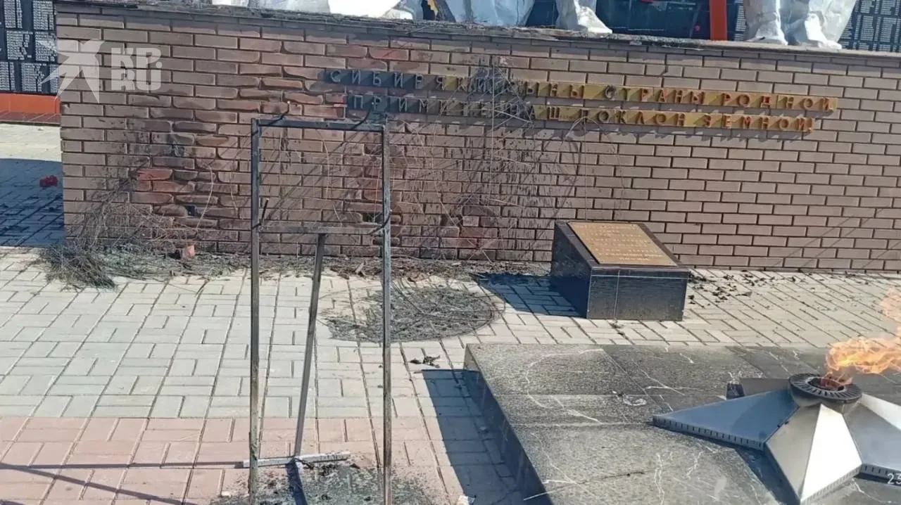 Под Новосибирском 7-летний мальчик поджег венки на Мемориале Славы