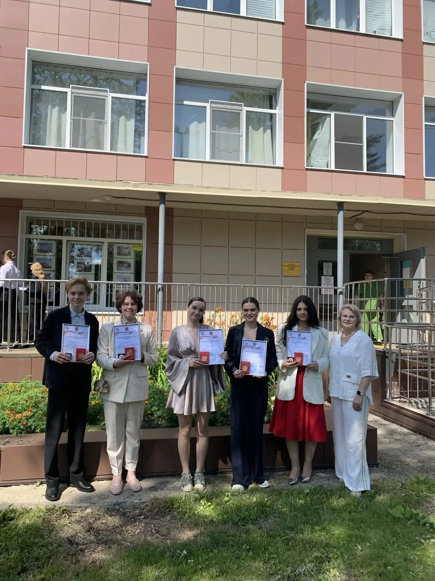 Наша гордость, наша слава!
            Достойнейшее окончание учебного года – вручение 30 июня гимна