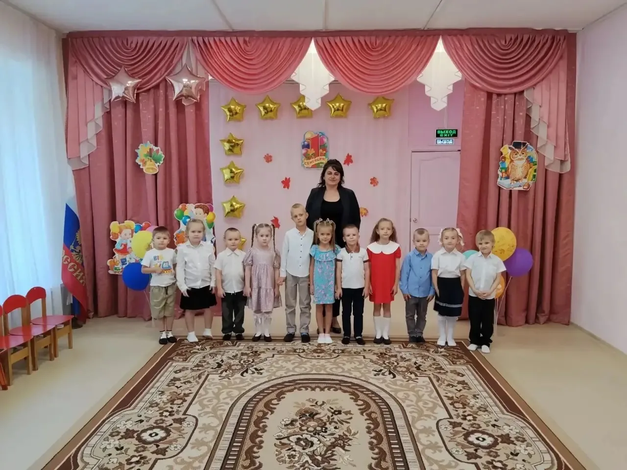 Воспитанники подготовительной группы комбинированной направленности поздравляют  с нача...