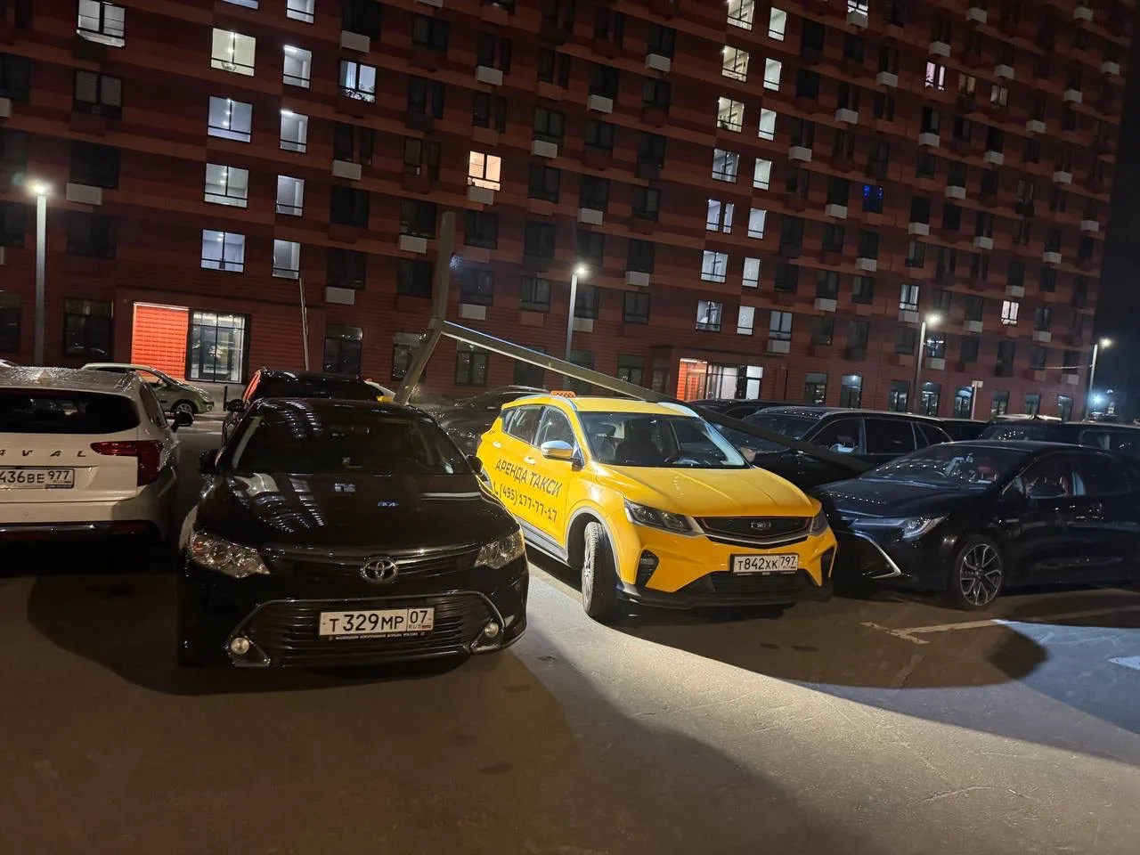 🫣 Под фонарями лучше не парковаться с ЖК Одинцово-1   Подписаться на @odincovo_mosoblast