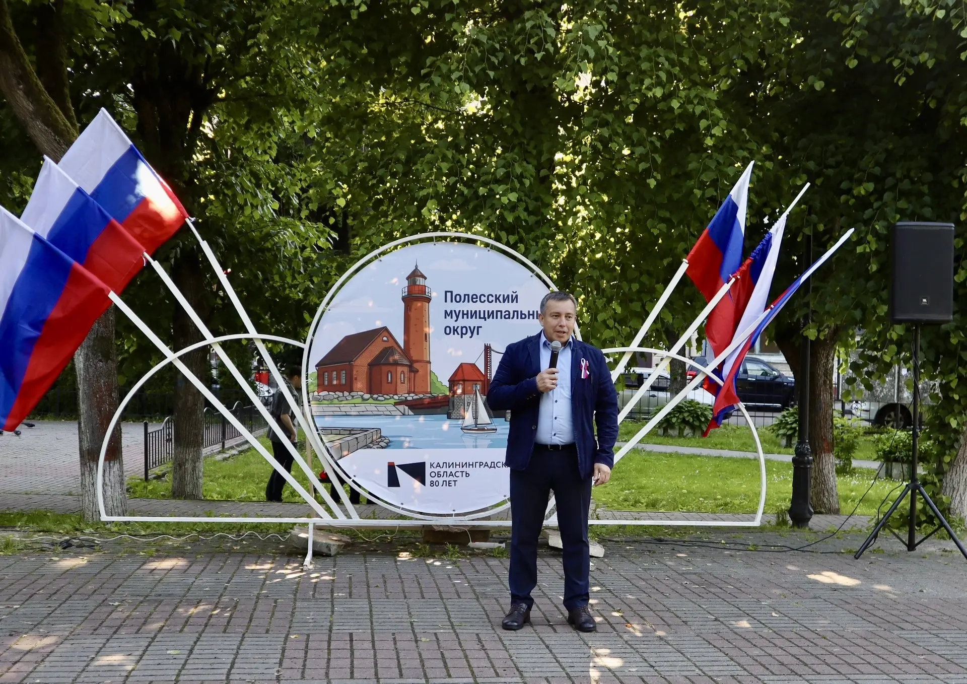 Яркий праздник в честь России прошел в Полесске! 🇷🇺
12 июня сквер города наполнился улыбками и муз