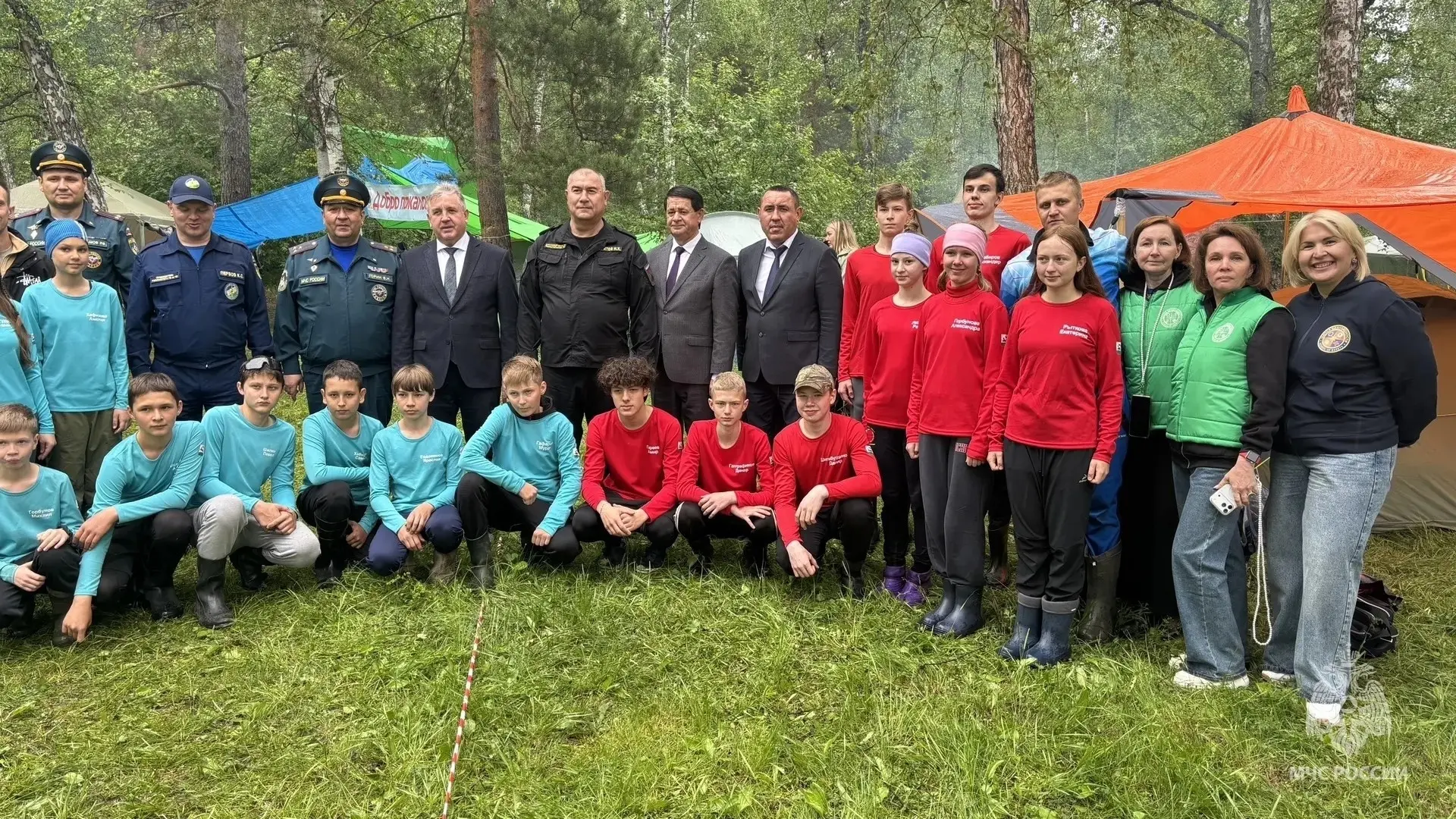 👋 Команда детского центра туризма, краеведения и экскурсий «Меридиан» города Уфы перед...
