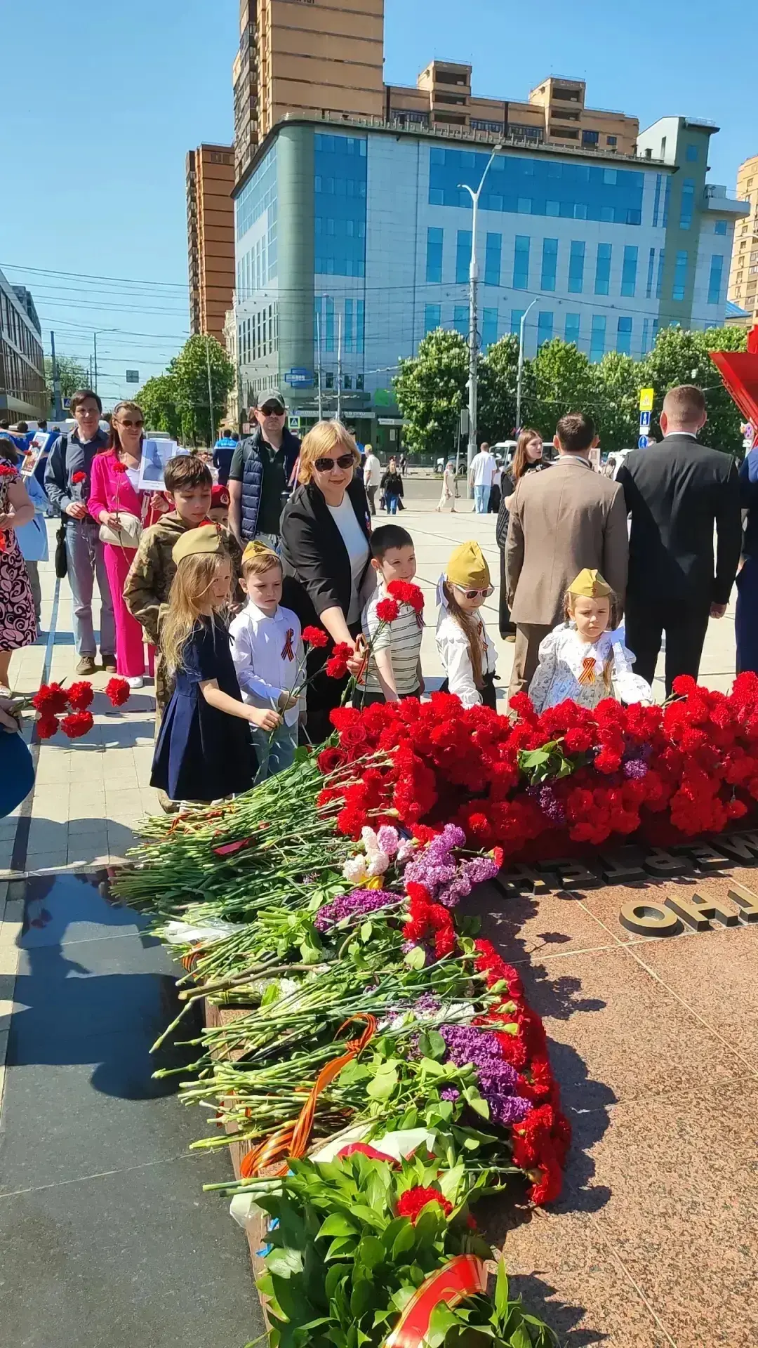 9 Мая в день празднования Великой Победы дети подготовительной к школе группы  совместн...