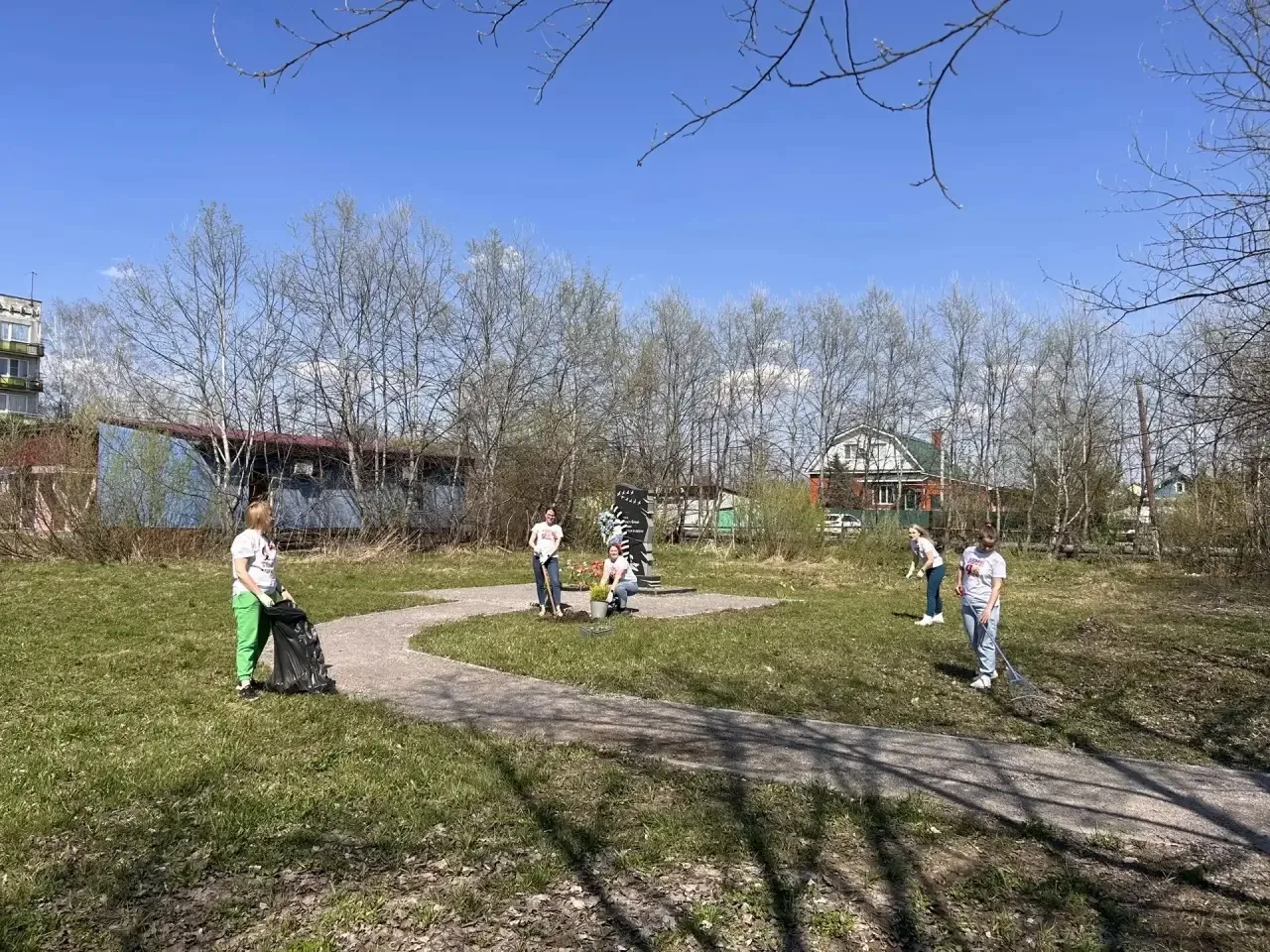 Сегодня, в преддверии великого праздника — Дня Победы, воспитатели детского сада навели...