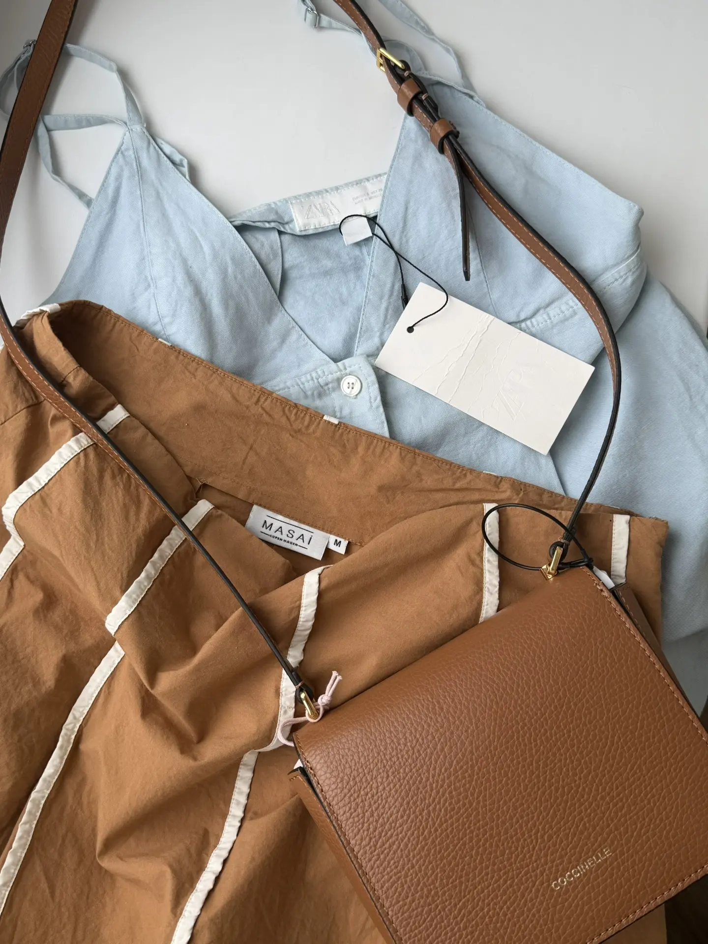 Топ Zara
Новый, с биркой 
Маркировка S (на небольшой объем спины и груди)
Лиоцелл, лён и хлопок
2800