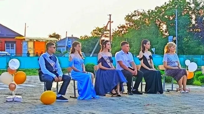 Режим «школа» официально переведен в статус «архив». Поздравляем наш 11-й класс! ✨