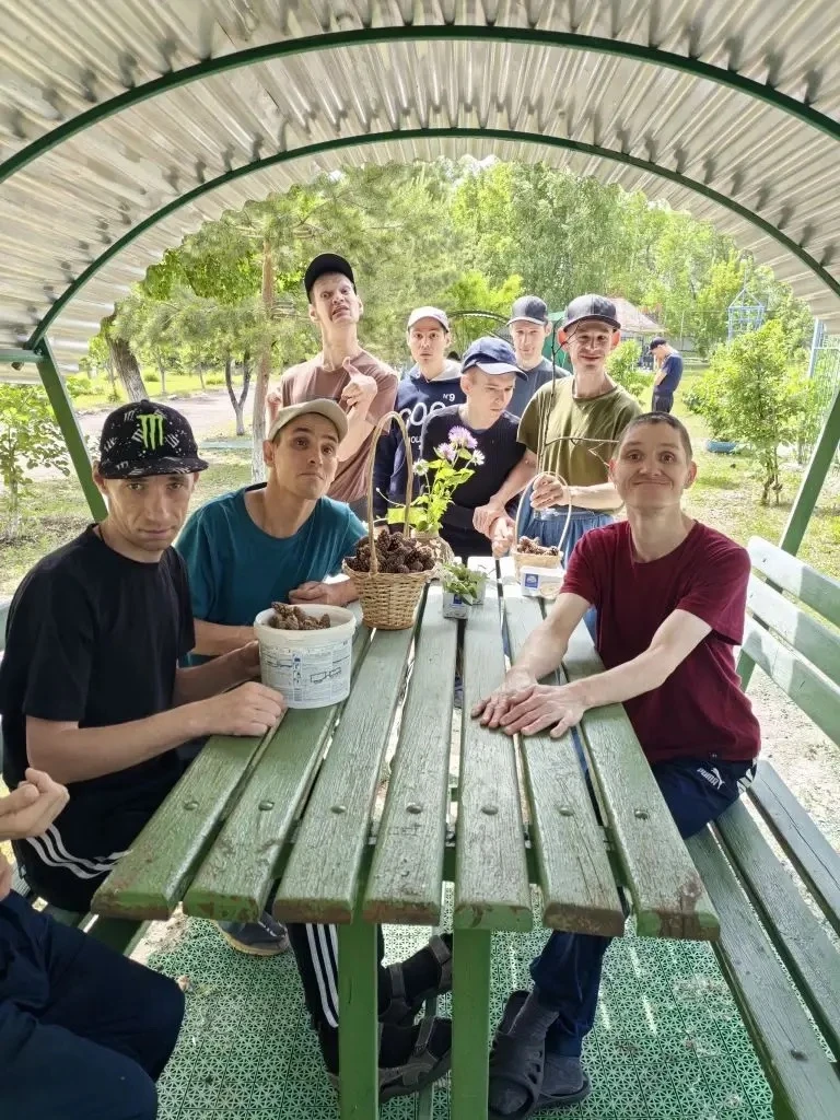 🌿 «Собираем лето по листочку»

В День социального работника особенно хочется сказать, что наша рабо