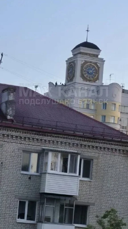 Пишут: Молодёж отдыхает 😵‍💫 а потом вниз головой после бутылки пива.  Подписаться на ПБ Предложить н